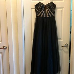 Amazing evening gown never worn! Perfect for whatever event your attending!